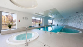 Flatbook Apartments Waterlane Island SPA with Riverview